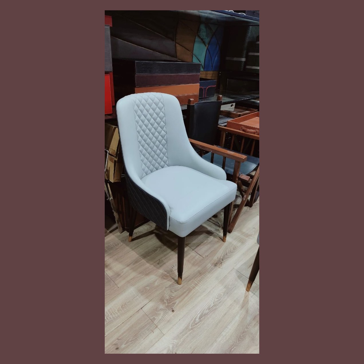 Quilted dining chair with two-tone leather back