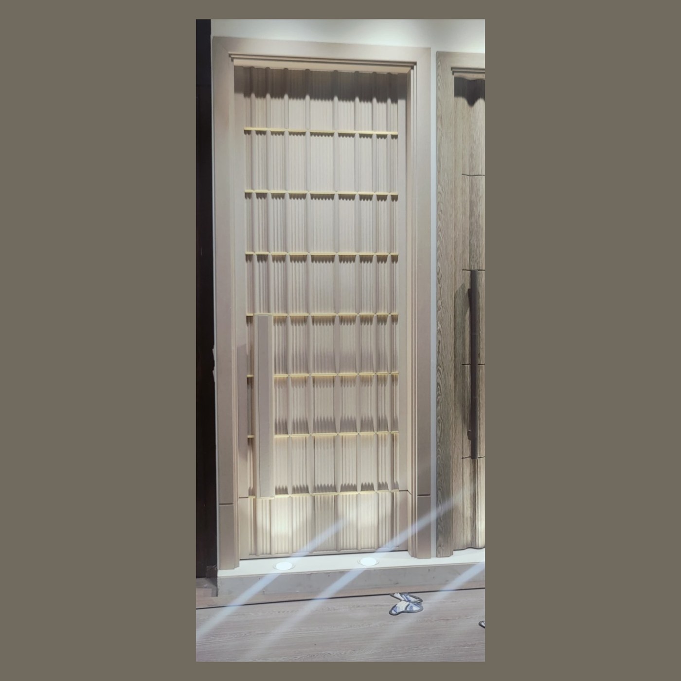 Grid door