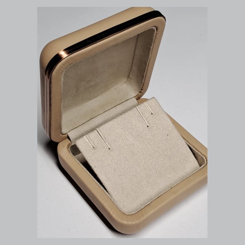 Beige leather pendant box