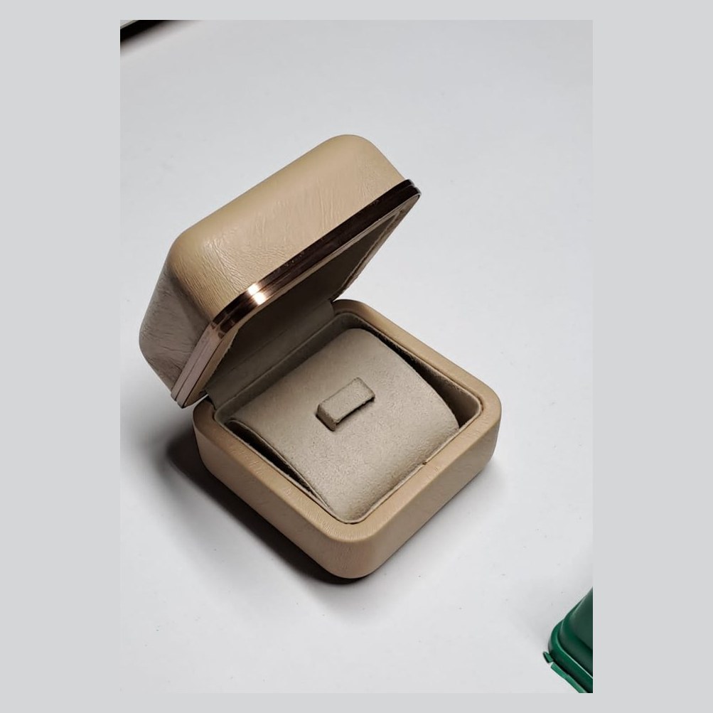 Beige leather ring box